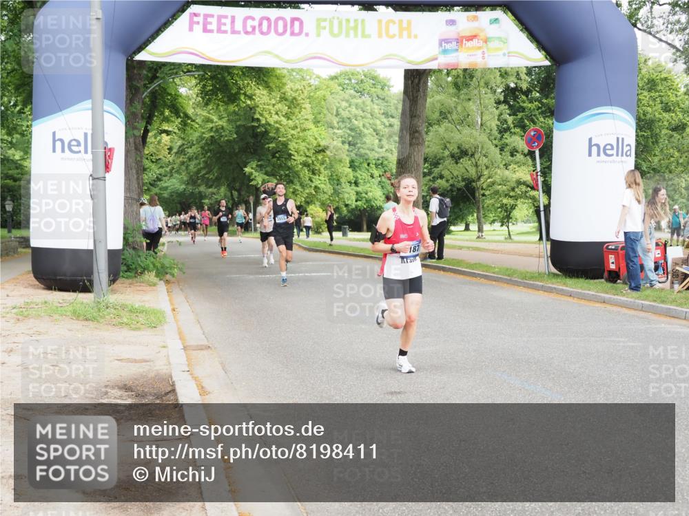 29.06.2025 - hella hamburg halbmarathon MichiJ http://msf.ph/oto/8198411 29.06.2025 10:21:11 Zwischen KM18-KM19 4129, 4698, 5187, 5746, 13617 meine-sportfotos.de