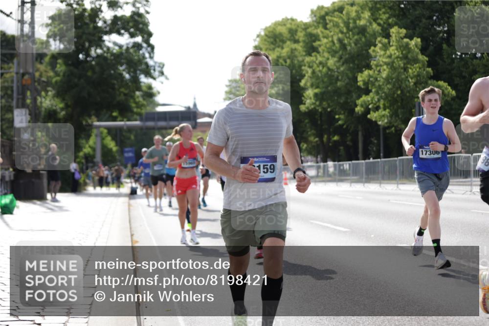 29.06.2025 - hella hamburg halbmarathon Jannik Wohlers http://msf.ph/oto/8198421 29.06.2025 09:47:25 Lombardsbrücke 1164, 2196, 2296, 4602, 5092, 8084, 8901, 9178, 9944, 10384, 10968, 11019, 11559, 11745, 12462, 12751, 12865, 13419, 13514, 13798, 14601, 14952, 15965, 16964, 17154, 17306, 18159, 18216, 18687, 18689, 18841 meine-sportfotos.de
