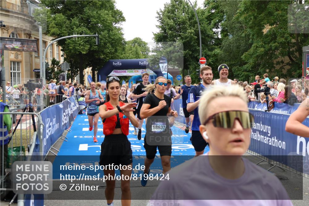 29.06.2025 - hella hamburg halbmarathon Zöllner http://msf.ph/oto/8198424 29.06.2025 10:46:32 Ziel 2222, 2842, 4237, 4497, 5459, 6421, 6978, 7335, 8482, 8981, 9232, 9386, 9529, 9786, 11185, 11773, 12891, 14045, 14228, 14482, 15157, 17281, 17461, 18637, 18882, 19209 meine-sportfotos.de
