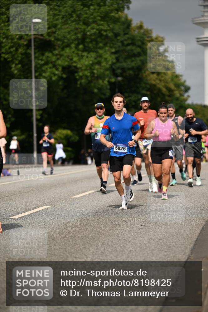 29.06.2025 - hella hamburg halbmarathon Dr. Thomas Lammeyer http://msf.ph/oto/8198425 29.06.2025 10:11:31 Kennedybrücke 1993, 4262, 5242, 5287, 5807, 5845, 5926, 6517, 6518, 6707, 6713, 6715, 6833, 7503, 8585, 9967, 10283, 10700, 10703, 11114, 11394 meine-sportfotos.de