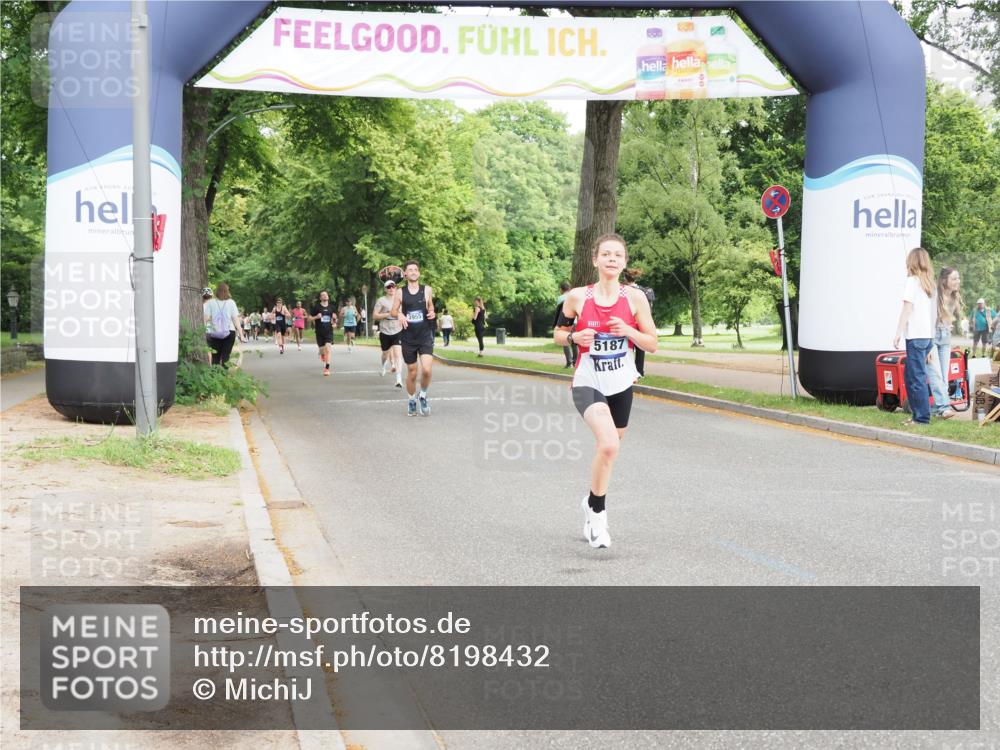 29.06.2025 - hella hamburg halbmarathon MichiJ http://msf.ph/oto/8198432 29.06.2025 10:21:11 Zwischen KM18-KM19 4129, 4698, 5187, 5746, 13617 meine-sportfotos.de