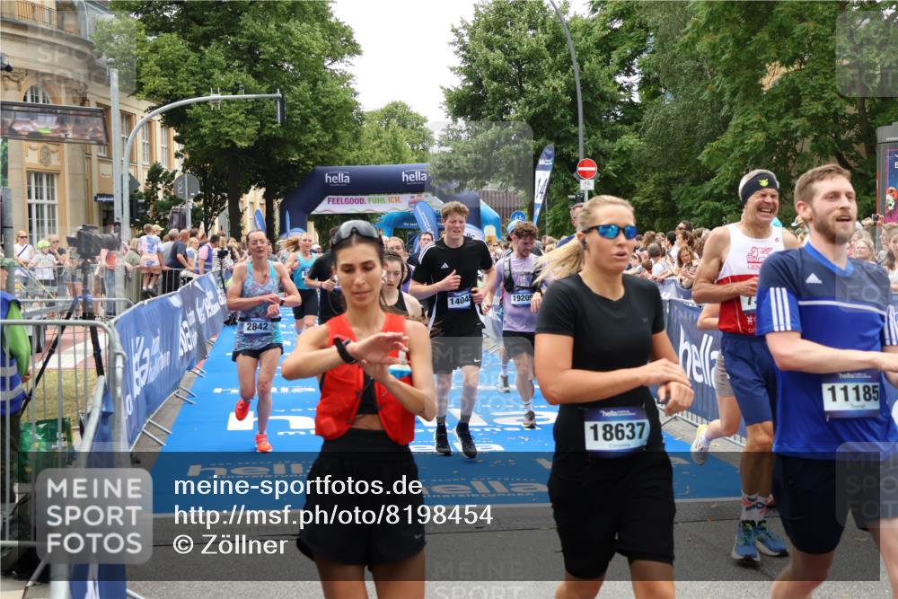 29.06.2025 - hella hamburg halbmarathon Zöllner http://msf.ph/oto/8198454 29.06.2025 10:46:32 Ziel 2222, 2842, 4237, 4497, 5459, 6421, 6978, 7335, 8482, 8981, 9232, 9386, 9529, 9786, 11185, 11773, 12891, 14045, 14228, 14482, 15157, 17281, 17461, 18637, 18882, 19209 meine-sportfotos.de