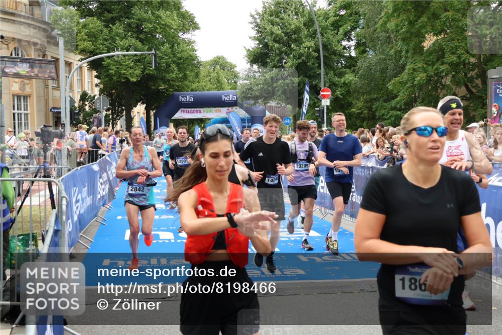 29.06.2025 - hella hamburg halbmarathon Zöllner http://msf.ph/oto/8198466 29.06.2025 10:46:33 Ziel 2222, 2842, 4237, 4497, 5459, 6421, 6978, 8482, 8981, 9232, 9386, 9529, 9786, 12891, 14045, 14228, 14482, 15157, 15206, 17281, 17461, 18882, 19209 meine-sportfotos.de