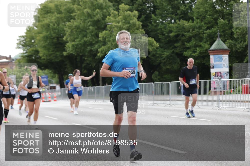 29.06.2025 - hella hamburg halbmarathon Jannik Wohlers http://msf.ph/oto/8198535 29.06.2025 10:25:01 Lombardsbrücke 1093, 1627, 2278, 3961, 3963, 5564, 5814, 6869, 8962, 9811, 9927, 10845, 10846, 11157, 11662, 13510, 13842, 14086, 15016, 15119, 15283, 16421, 16422 meine-sportfotos.de