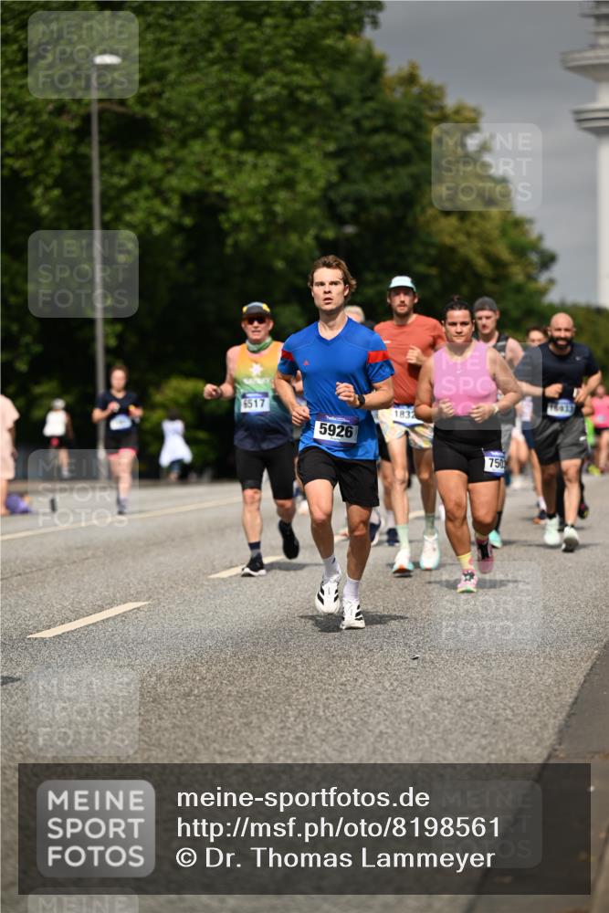 29.06.2025 - hella hamburg halbmarathon Dr. Thomas Lammeyer http://msf.ph/oto/8198561 29.06.2025 10:11:31 Kennedybrücke 1993, 4262, 5242, 5287, 5807, 5845, 5926, 6517, 6518, 6707, 6713, 6715, 6833, 7503, 8585, 9967, 10283, 10700, 10703, 11114, 11394 meine-sportfotos.de