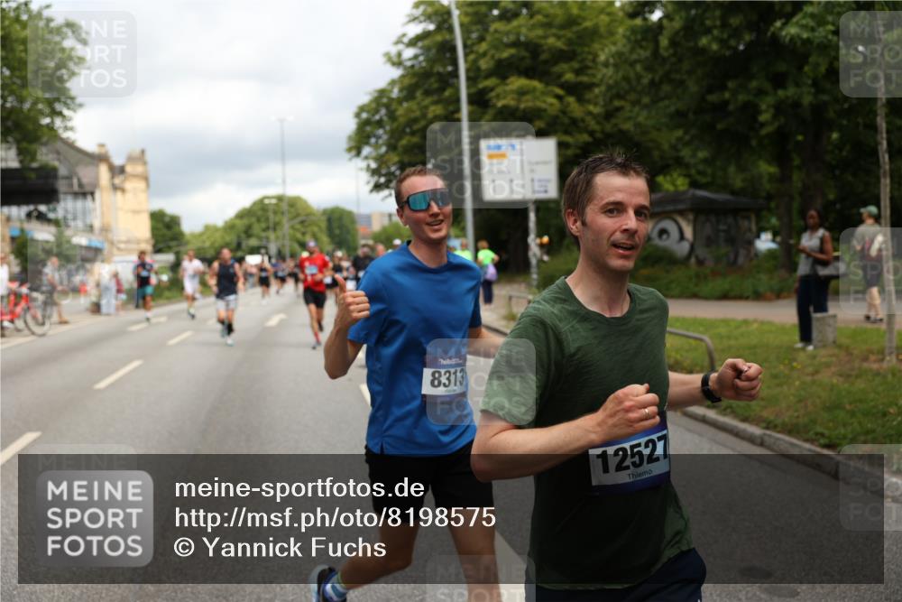 29.06.2025 - hella hamburg halbmarathon Yannick Fuchs http://msf.ph/oto/8198575 29.06.2025 10:44:33 20KM 1119, 1399, 1466, 1507, 1630, 1750, 1817, 3296, 3947, 4127, 4346, 5115, 5894, 6027, 6662, 6712, 6795, 7176, 7397, 7583, 7930, 7932, 8153, 8313, 8572, 8657, 8704, 10371, 10750, 11356, 11455, 11607, 12235, 12527, 12624, 13008, 13609, 13687, 13701, 13758, 13812, 13875, 14034, 14257, 14626, 15362, 15395, 15803, 15950, 16242, 16716, 16732, 16806, 17179, 17247, 17319, 17384, 18066, 18228, 18370, 18394, 18499, 18657, 18658, 18811, 18884 meine-sportfotos.de