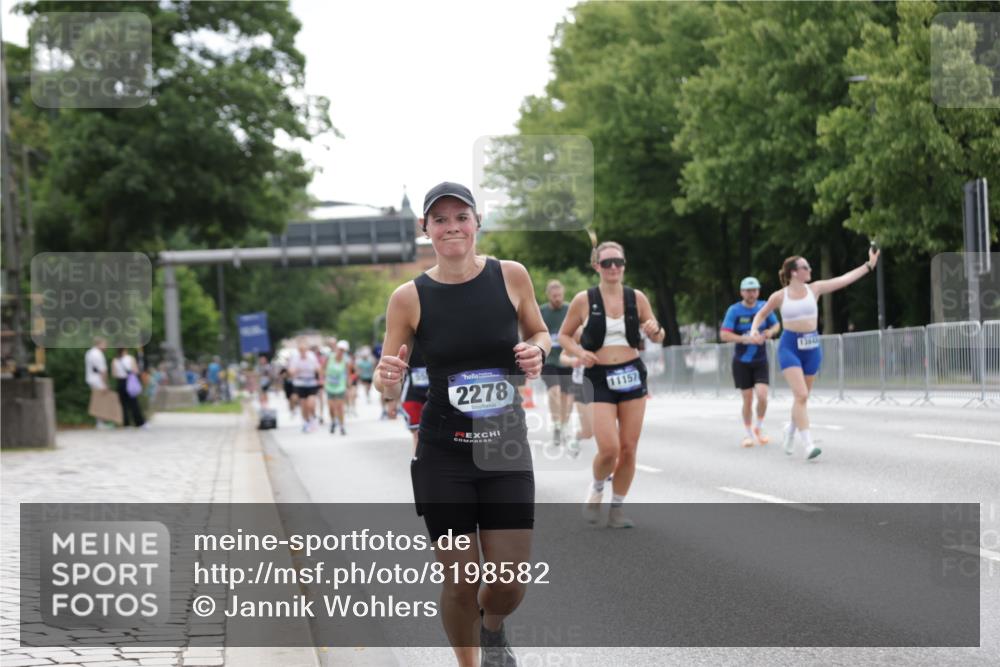 29.06.2025 - hella hamburg halbmarathon Jannik Wohlers http://msf.ph/oto/8198582 29.06.2025 10:25:02 Lombardsbrücke 1093, 1627, 2278, 5564, 5814, 6869, 8962, 9811, 9927, 10845, 10846, 11157, 11662, 13510, 13842, 14086, 15016, 15119, 15283, 16421, 16422 meine-sportfotos.de