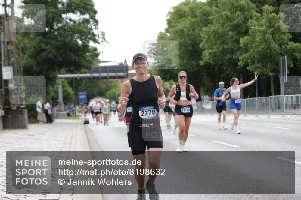 29.06.2025 - hella hamburg halbmarathon Jannik Wohlers http://msf.ph/oto/8198632 29.06.2025 10:25:02 Lombardsbrücke 1093, 1627, 2278, 5564, 5814, 6869, 8962, 9811, 9927, 10845, 10846, 11157, 11662, 13510, 13842, 14086, 15016, 15119, 15283, 16421, 16422 meine-sportfotos.de