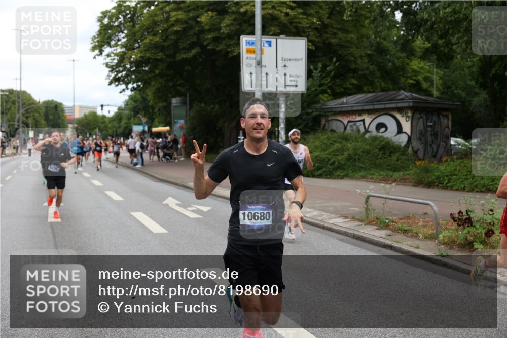 29.06.2025 - hella hamburg halbmarathon Yannick Fuchs http://msf.ph/oto/8198690 29.06.2025 10:31:46 20KM 1411, 2196, 2767, 4860, 4865, 5003, 5092, 5307, 5315, 6123, 6458, 6529, 7310, 7482, 8362, 9178, 9296, 9914, 10680, 10738, 11833, 13141, 13854, 13972, 14387, 14459, 14691, 14934, 15178, 15261, 15939, 16523, 16992, 17024, 17125, 17137, 17306, 17658, 17723, 18062, 18159, 18384, 18824 meine-sportfotos.de