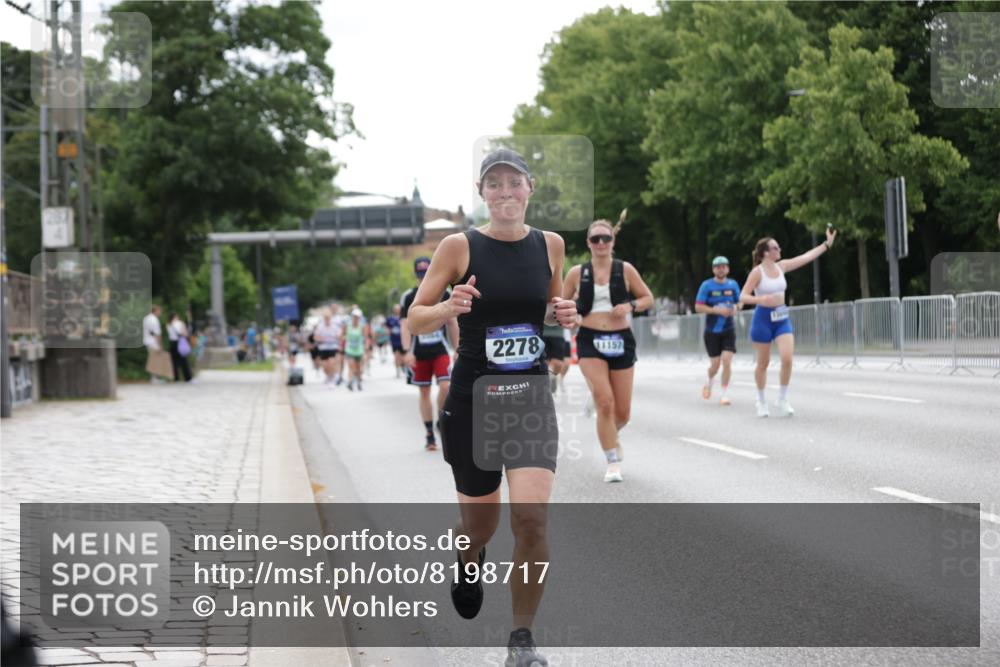 29.06.2025 - hella hamburg halbmarathon Jannik Wohlers http://msf.ph/oto/8198717 29.06.2025 10:25:02 Lombardsbrücke 1093, 1627, 2278, 5564, 5814, 6869, 8962, 9811, 9927, 10845, 10846, 11157, 11662, 13510, 13842, 14086, 15016, 15119, 15283, 16421, 16422 meine-sportfotos.de