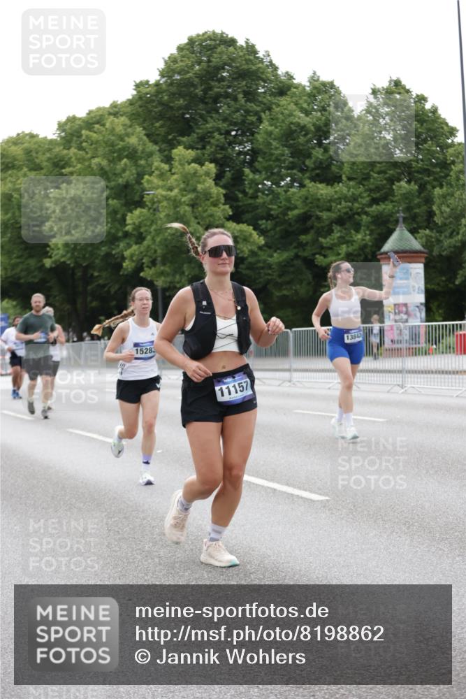 29.06.2025 - hella hamburg halbmarathon Jannik Wohlers http://msf.ph/oto/8198862 29.06.2025 10:25:05 Lombardsbrücke 1093, 1627, 2278, 5028, 6869, 9811, 10845, 10846, 11157, 11662, 13510, 13842, 15016, 15119, 15283, 16421, 16422 meine-sportfotos.de