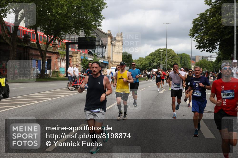29.06.2025 - hella hamburg halbmarathon Yannick Fuchs http://msf.ph/oto/8198874 29.06.2025 10:44:37 20KM 1119, 1399, 1466, 1507, 1630, 1750, 1817, 2207, 3654, 4127, 4346, 5115, 6027, 6662, 6712, 6795, 7052, 7176, 7397, 7583, 7930, 7932, 8313, 8572, 8657, 8704, 9057, 10371, 10750, 11356, 11455, 11607, 12235, 12527, 12624, 13008, 13609, 13687, 13701, 13812, 13875, 14034, 14257, 14626, 15362, 15395, 15803, 15950, 16242, 16716, 16806, 17179, 17221, 17247, 17384, 18066, 18370, 18394, 18657, 18658, 18811 meine-sportfotos.de