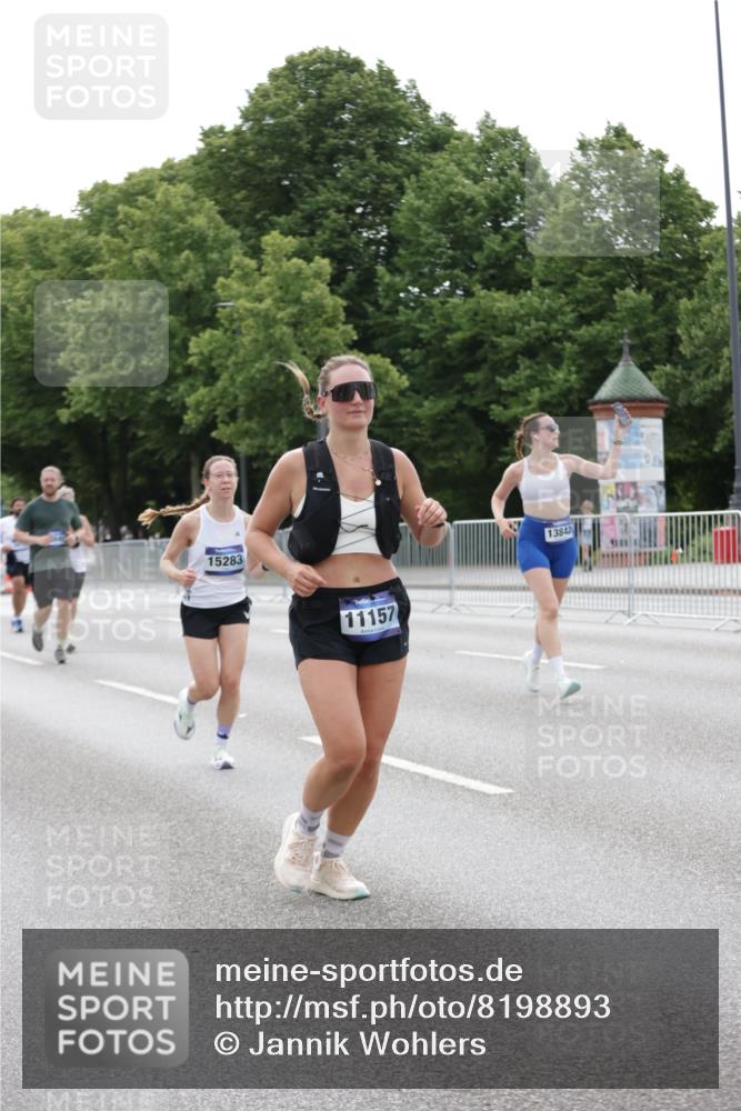 29.06.2025 - hella hamburg halbmarathon Jannik Wohlers http://msf.ph/oto/8198893 29.06.2025 10:25:05 Lombardsbrücke 1093, 1627, 2278, 5028, 6869, 9811, 10845, 10846, 11157, 11662, 13510, 13842, 15016, 15119, 15283, 16421, 16422 meine-sportfotos.de
