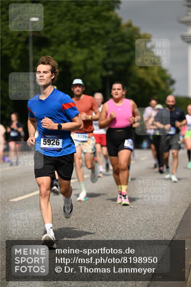 29.06.2025 - hella hamburg halbmarathon Dr. Thomas Lammeyer http://msf.ph/oto/8198950 29.06.2025 10:11:33 Kennedybrücke 1993, 4262, 5242, 5287, 5807, 5845, 5926, 6196, 6517, 6518, 6707, 6713, 6715, 6833, 7503, 8585, 9967, 10283, 10700, 10703, 11114, 11394 meine-sportfotos.de
