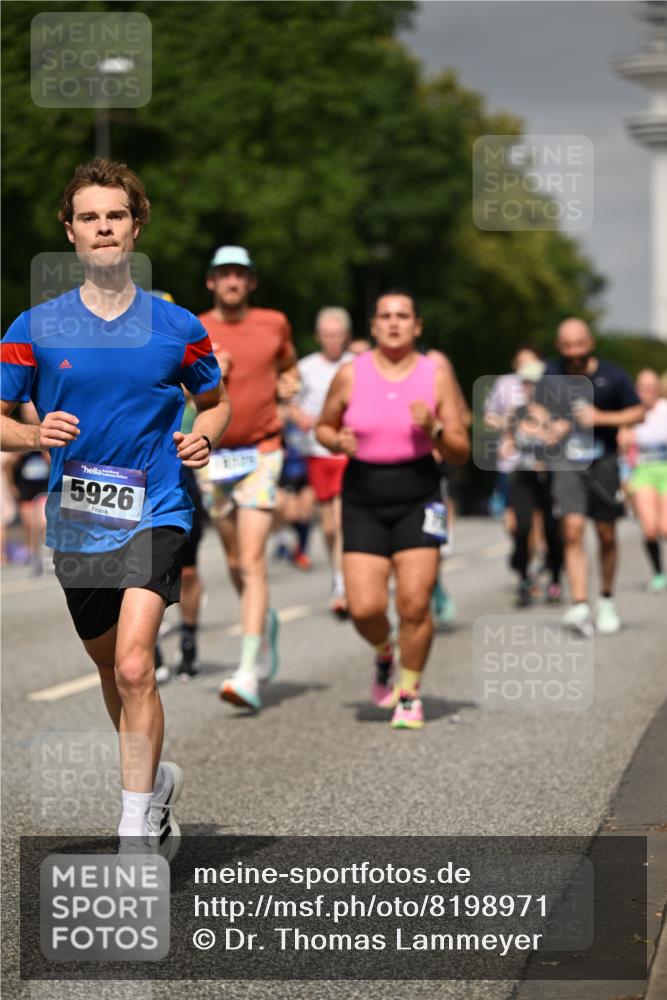 29.06.2025 - hella hamburg halbmarathon Dr. Thomas Lammeyer http://msf.ph/oto/8198971 29.06.2025 10:11:33 Kennedybrücke 1993, 4262, 5242, 5287, 5807, 5845, 5926, 6196, 6517, 6518, 6707, 6713, 6715, 6833, 7503, 8585, 9967, 10283, 10700, 10703, 11114, 11394 meine-sportfotos.de