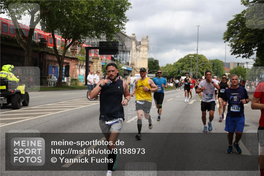 29.06.2025 - hella hamburg halbmarathon Yannick Fuchs http://msf.ph/oto/8198973 29.06.2025 10:44:37 20KM 1119, 1399, 1466, 1507, 1630, 1750, 1817, 2207, 3654, 4127, 4346, 5115, 6027, 6662, 6712, 6795, 7052, 7176, 7397, 7583, 7930, 7932, 8313, 8572, 8657, 8704, 9057, 10371, 10750, 11356, 11455, 11607, 12235, 12527, 12624, 13008, 13609, 13687, 13701, 13812, 13875, 14034, 14257, 14626, 15362, 15395, 15803, 15950, 16242, 16716, 16806, 17179, 17221, 17247, 17384, 18066, 18370, 18394, 18657, 18658, 18811 meine-sportfotos.de