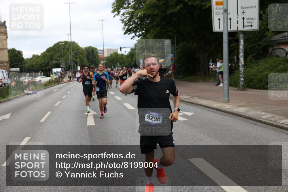 29.06.2025 - hella hamburg halbmarathon Yannick Fuchs http://msf.ph/oto/8199004 29.06.2025 10:31:48 20KM 1411, 2196, 2767, 4860, 4865, 5003, 5092, 5307, 5315, 6123, 6458, 6529, 7310, 7482, 8362, 9178, 9296, 9914, 10451, 10680, 10738, 11833, 13141, 13854, 13972, 14387, 14459, 14691, 14934, 15178, 15261, 15410, 15939, 16523, 16992, 17024, 17125, 17137, 17306, 17658, 17723, 18062, 18159, 18384, 18824 meine-sportfotos.de