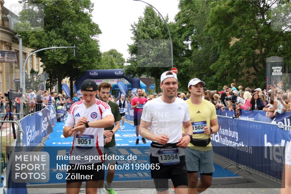 29.06.2025 - hella hamburg halbmarathon Zöllner http://msf.ph/oto/8199065 29.06.2025 10:46:47 Ziel 1920, 1942, 3976, 6630, 11858, 14541, 15714, 15900, 16175, 17353, 17669, 17743, 17865, 18297, 19128 meine-sportfotos.de