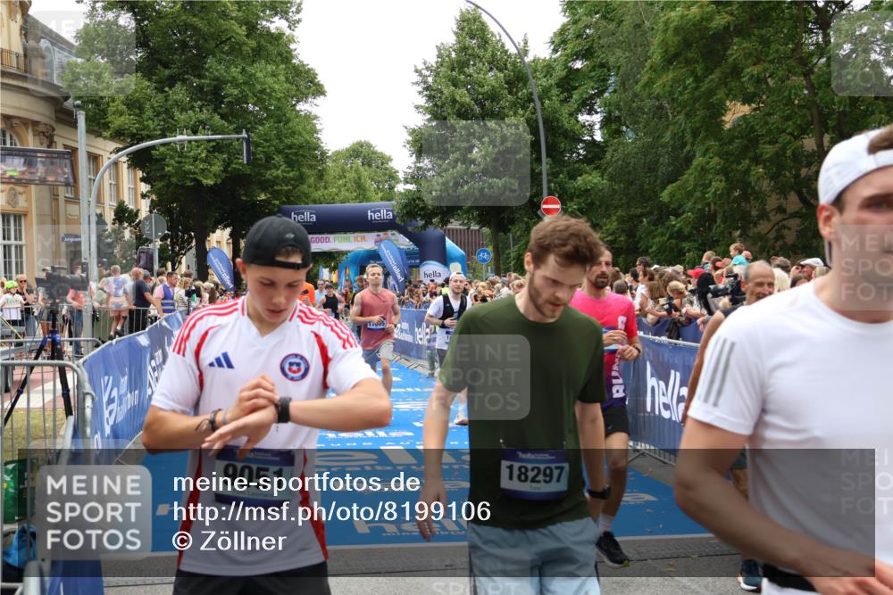 29.06.2025 - hella hamburg halbmarathon Zöllner http://msf.ph/oto/8199106 29.06.2025 10:46:48 Ziel 1942, 3976, 6630, 11858, 13940, 14541, 15900, 16175, 17353, 17669, 17743, 17865, 19128 meine-sportfotos.de