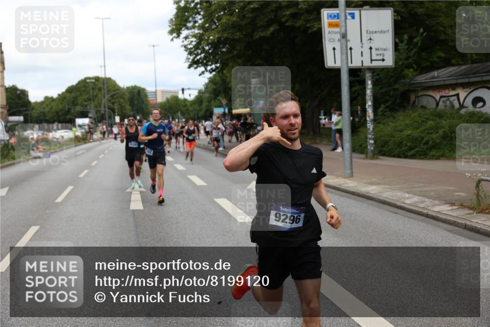 29.06.2025 - hella hamburg halbmarathon Yannick Fuchs http://msf.ph/oto/8199120 29.06.2025 10:31:48 20KM 1411, 2196, 2767, 4860, 4865, 5003, 5092, 5307, 5315, 6123, 6458, 6529, 7310, 7482, 8362, 9178, 9296, 9914, 10451, 10680, 10738, 11833, 13141, 13854, 13972, 14387, 14459, 14691, 14934, 15178, 15261, 15410, 15939, 16523, 16992, 17024, 17125, 17137, 17306, 17658, 17723, 18062, 18159, 18384, 18824 meine-sportfotos.de