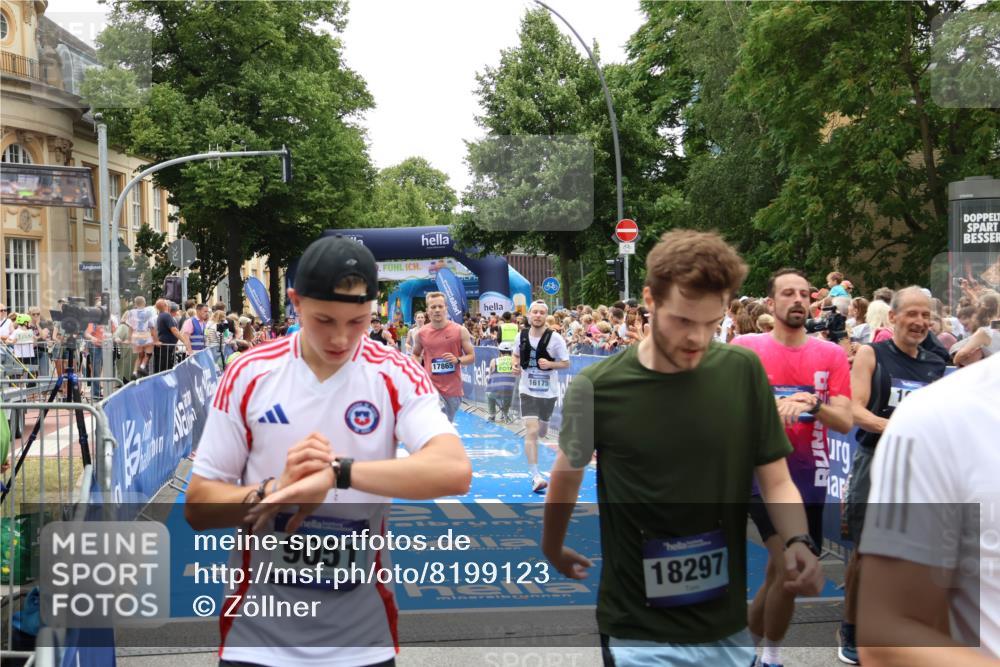 29.06.2025 - hella hamburg halbmarathon Zöllner http://msf.ph/oto/8199123 29.06.2025 10:46:48 Ziel 1942, 3976, 6630, 11858, 13940, 14541, 15900, 16175, 17353, 17669, 17743, 17865, 19128 meine-sportfotos.de