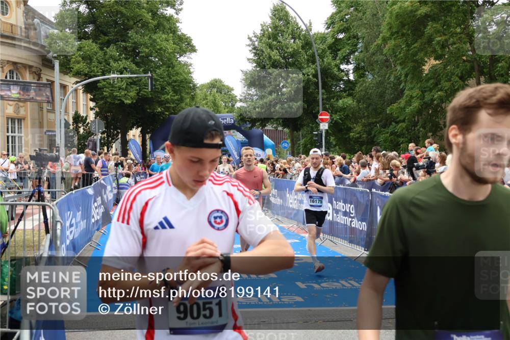 29.06.2025 - hella hamburg halbmarathon Zöllner http://msf.ph/oto/8199141 29.06.2025 10:46:49 Ziel 3976, 6630, 11858, 13940, 14541, 15900, 16175, 17353, 17492, 17669, 17743, 17865, 19128 meine-sportfotos.de