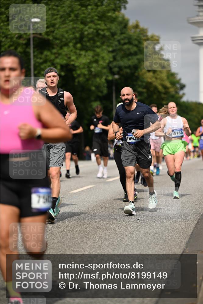 29.06.2025 - hella hamburg halbmarathon Dr. Thomas Lammeyer http://msf.ph/oto/8199149 29.06.2025 10:11:36 Kennedybrücke 1893, 1993, 2136, 3929, 4262, 5242, 5287, 5807, 5845, 5926, 6196, 6517, 6518, 6707, 6713, 6715, 6833, 7503, 7760, 8585, 9967, 10283, 10700, 10703, 11114 meine-sportfotos.de