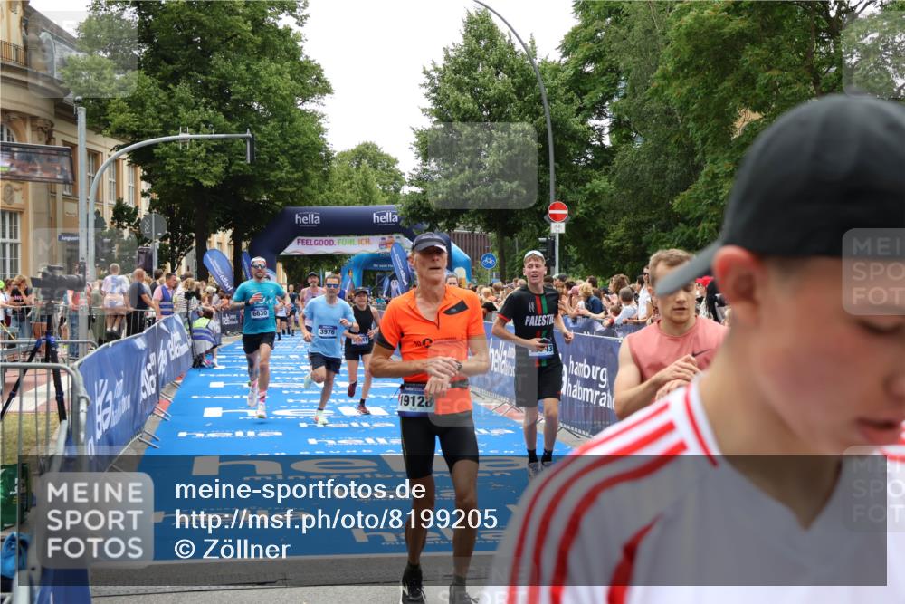29.06.2025 - hella hamburg halbmarathon Zöllner http://msf.ph/oto/8199205 29.06.2025 10:46:51 Ziel 3976, 6630, 11858, 13940, 14541, 15900, 17172, 17353, 17492, 17669, 17743, 17892, 19105, 19128 meine-sportfotos.de