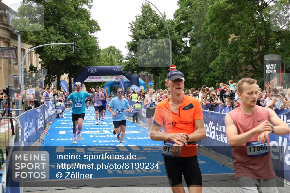 29.06.2025 - hella hamburg halbmarathon Zöllner http://msf.ph/oto/8199234 29.06.2025 10:46:51 Ziel 3976, 6630, 11858, 13940, 14541, 15900, 17172, 17353, 17492, 17669, 17743, 17892, 19105, 19128 meine-sportfotos.de
