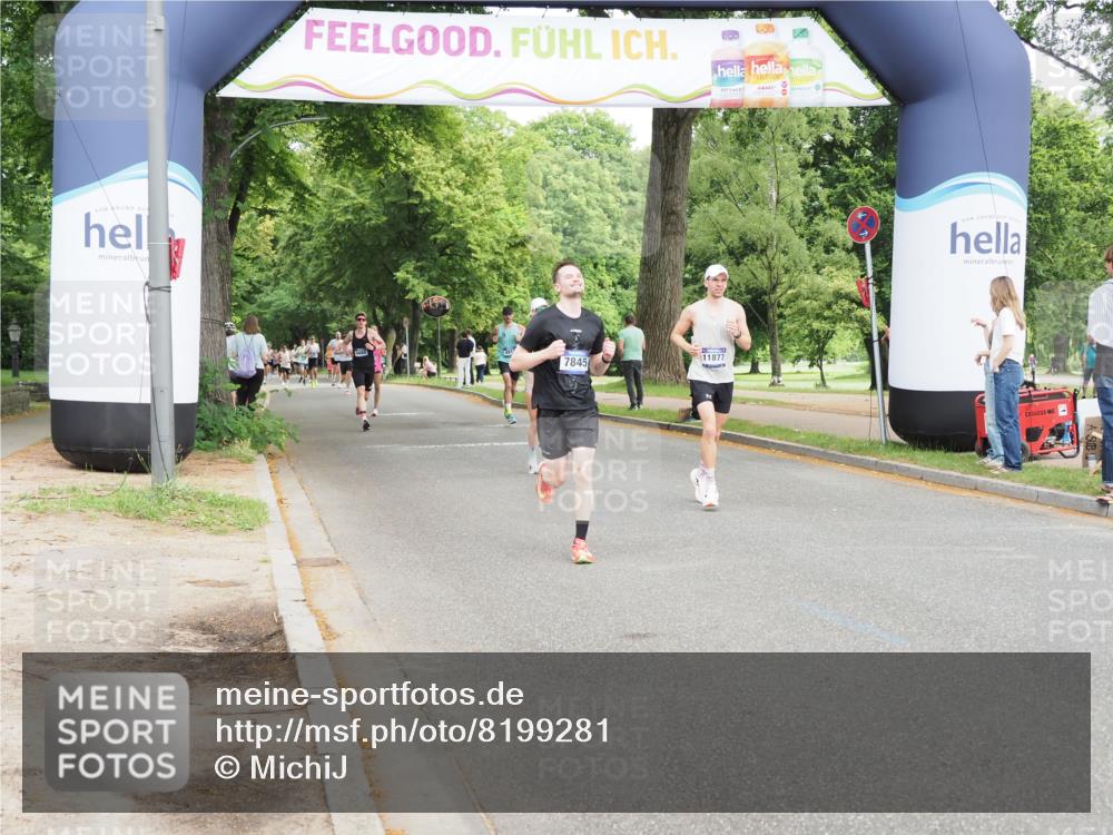 29.06.2025 - hella hamburg halbmarathon MichiJ http://msf.ph/oto/8199281 29.06.2025 10:21:17 Zwischen KM18-KM19 3955, 4129, 5187, 7845, 11877, 14450 meine-sportfotos.de