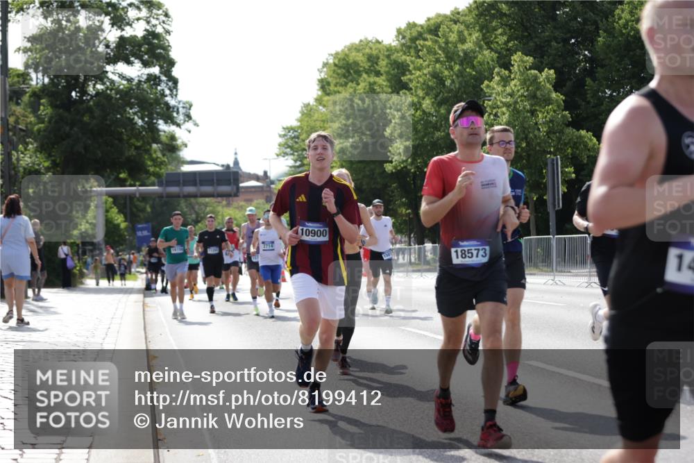 29.06.2025 - hella hamburg halbmarathon Jannik Wohlers http://msf.ph/oto/8199412 29.06.2025 09:47:35 Lombardsbrücke 1164, 1562, 2196, 2296, 2714, 4602, 5091, 5092, 6990, 8362, 8901, 9178, 9944, 10384, 10900, 11202, 11227, 11745, 12290, 12462, 12865, 13514, 13798, 13854, 14387, 14601, 14934, 14952, 15015, 15261, 15415, 15701, 15965, 16158, 16964, 17024, 17306, 18159, 18216, 18573, 18584, 18687, 18841 meine-sportfotos.de