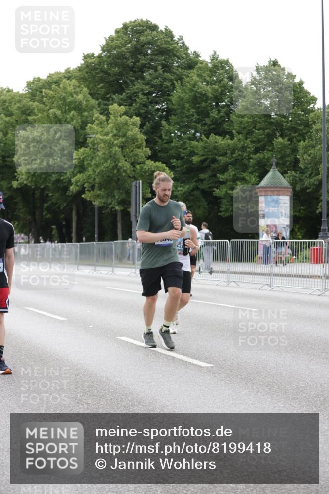29.06.2025 - hella hamburg halbmarathon Jannik Wohlers http://msf.ph/oto/8199418 29.06.2025 10:25:09 Lombardsbrücke 1093, 1305, 2278, 3343, 5028, 6869, 9811, 10845, 10846, 11157, 11662, 13653, 13842, 14936, 15016, 15119, 15283, 16289, 16381 meine-sportfotos.de