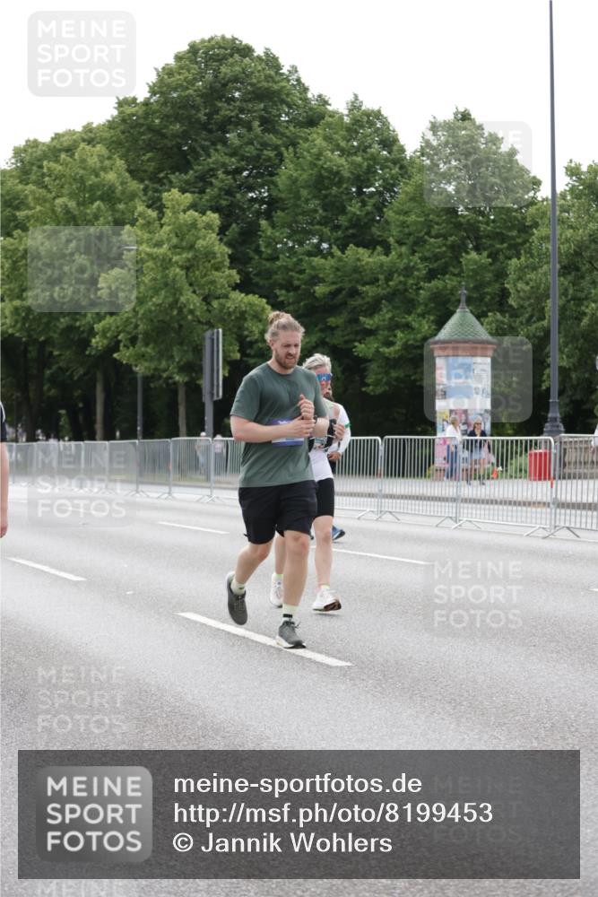29.06.2025 - hella hamburg halbmarathon Jannik Wohlers http://msf.ph/oto/8199453 29.06.2025 10:25:10 Lombardsbrücke 1093, 1305, 1481, 2278, 3343, 5028, 6869, 8881, 9811, 10845, 10846, 11157, 11662, 13653, 13842, 14936, 15119, 15283, 16289, 16381 meine-sportfotos.de