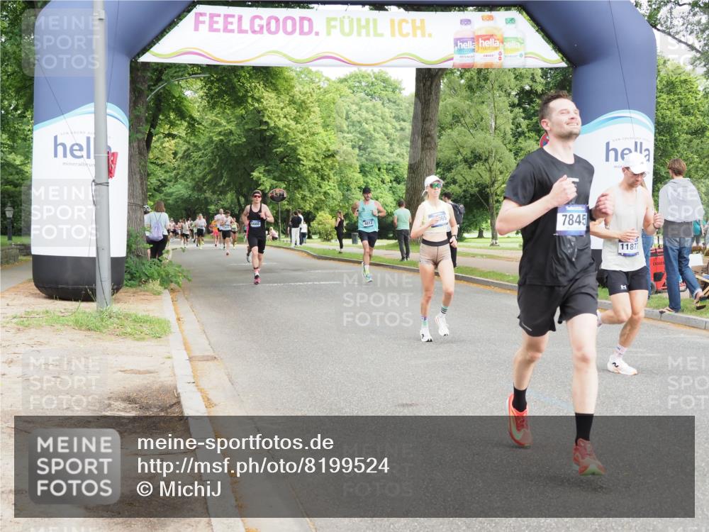 29.06.2025 - hella hamburg halbmarathon MichiJ http://msf.ph/oto/8199524 29.06.2025 10:21:19 Zwischen KM18-KM19 3955, 7845, 11877, 14450, 16065 meine-sportfotos.de