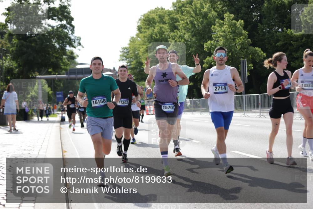 29.06.2025 - hella hamburg halbmarathon Jannik Wohlers http://msf.ph/oto/8199633 29.06.2025 09:47:39 Lombardsbrücke 1164, 1385, 1562, 1743, 2714, 3959, 4602, 5091, 5092, 5315, 6684, 6990, 8362, 9178, 9944, 10384, 10900, 11202, 11227, 11620, 11745, 12290, 12865, 13798, 13854, 14387, 14908, 14934, 14952, 15015, 15261, 15415, 15701, 15965, 16158, 17024, 17306, 18159, 18216, 18573, 18584, 18841 meine-sportfotos.de