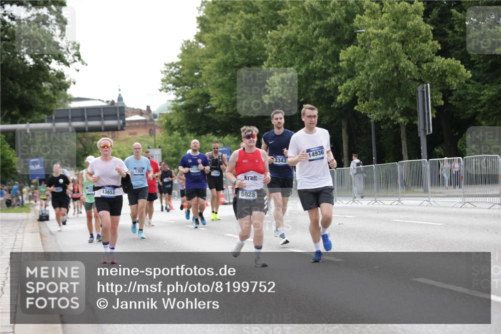 29.06.2025 - hella hamburg halbmarathon Jannik Wohlers http://msf.ph/oto/8199752 29.06.2025 10:25:13 Lombardsbrücke 1093, 1305, 1481, 3343, 3765, 4378, 5028, 8881, 9811, 10845, 10846, 11157, 11662, 12505, 13653, 13842, 14936, 15283, 16289, 16354, 16381, 16927 meine-sportfotos.de