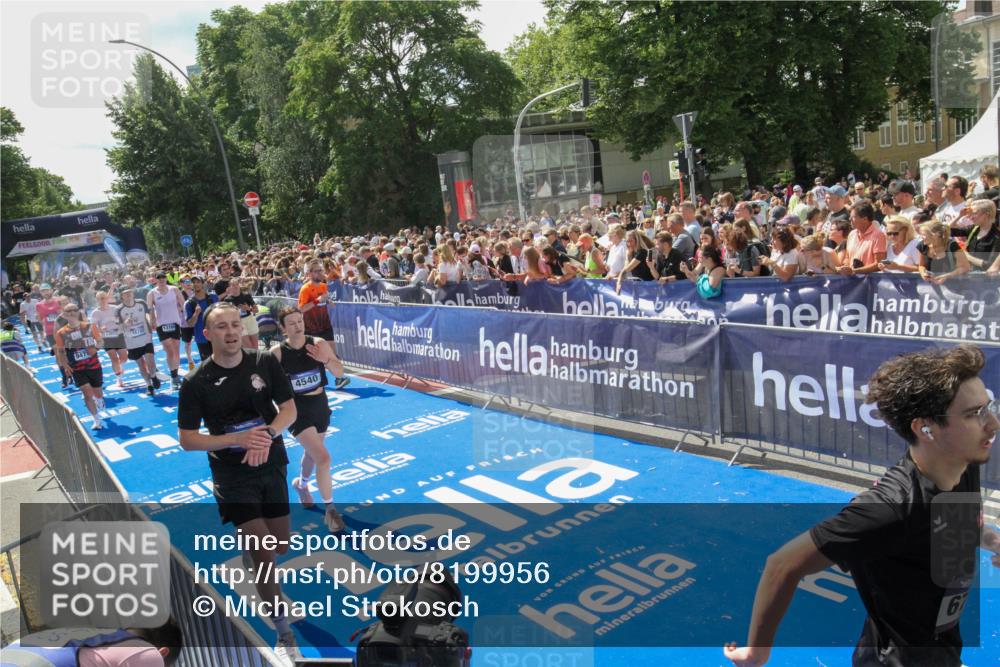 29.06.2025 - hella hamburg halbmarathon Michael Strokosch http://msf.ph/oto/8199956 29.06.2025 11:36:20 Ziel 3741, 4540, 4802, 6717, 7789, 9471, 10652, 10862, 12463, 12770, 12775, 13473, 13653, 13789, 14158, 15281, 15994, 16702, 16796, 18361, 19018 meine-sportfotos.de