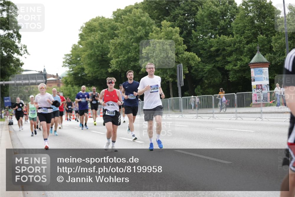 29.06.2025 - hella hamburg halbmarathon Jannik Wohlers http://msf.ph/oto/8199958 29.06.2025 10:25:14 Lombardsbrücke 1093, 1305, 1481, 3343, 3765, 4378, 5028, 8881, 9811, 10845, 10846, 11157, 11662, 12074, 12505, 13653, 13842, 14936, 15283, 16289, 16354, 16381, 16927 meine-sportfotos.de