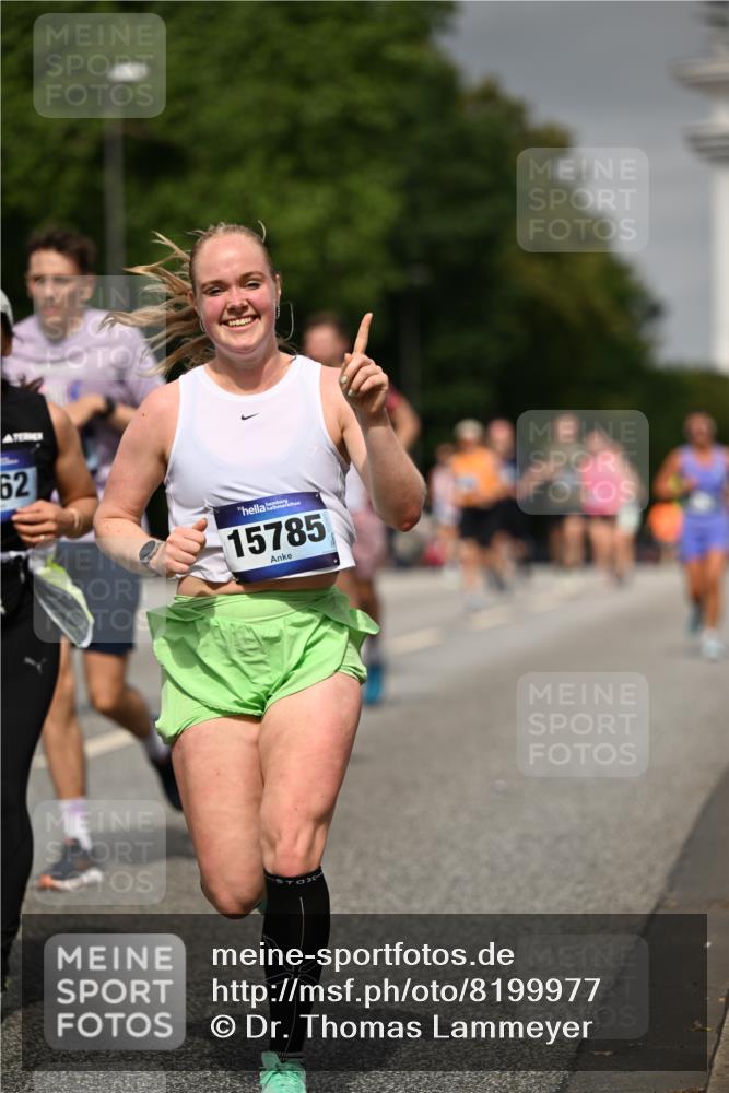 29.06.2025 - hella hamburg halbmarathon Dr. Thomas Lammeyer http://msf.ph/oto/8199977 29.06.2025 10:11:39 Kennedybrücke 1893, 1993, 2136, 3929, 4262, 5242, 5845, 5899, 5926, 6196, 6517, 6518, 6707, 6713, 6715, 6833, 7503, 7760, 8585, 9967, 10283, 10700 meine-sportfotos.de