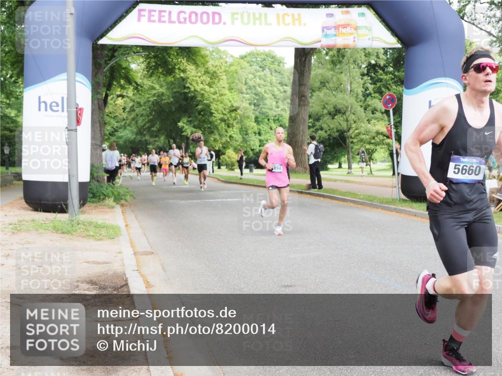 29.06.2025 - hella hamburg halbmarathon MichiJ http://msf.ph/oto/8200014 29.06.2025 10:21:23 Zwischen KM18-KM19 1894, 4812, 5660, 7845, 11877, 14450, 16065 meine-sportfotos.de