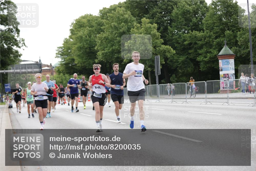 29.06.2025 - hella hamburg halbmarathon Jannik Wohlers http://msf.ph/oto/8200035 29.06.2025 10:25:14 Lombardsbrücke 1093, 1305, 1481, 3343, 3765, 4378, 5028, 8881, 9811, 10845, 10846, 11157, 11662, 12074, 12505, 13653, 13842, 14936, 15283, 16289, 16354, 16381, 16927 meine-sportfotos.de