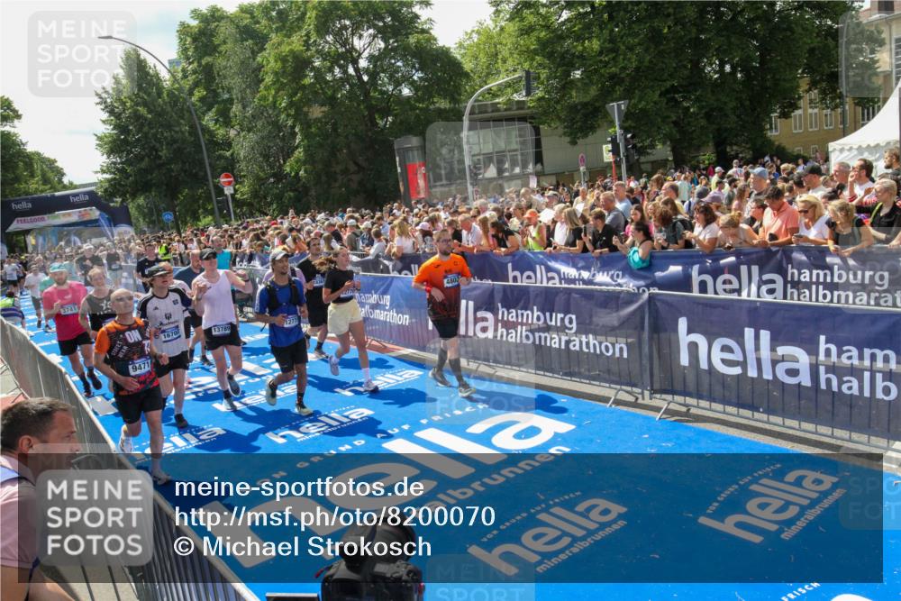 29.06.2025 - hella hamburg halbmarathon Michael Strokosch http://msf.ph/oto/8200070 29.06.2025 11:36:22 Ziel 3741, 4540, 4802, 5294, 6805, 7789, 9094, 9471, 10652, 10862, 12463, 12562, 12770, 12775, 13473, 13653, 13789, 14158, 15281, 16702, 16796, 18361, 19018 meine-sportfotos.de