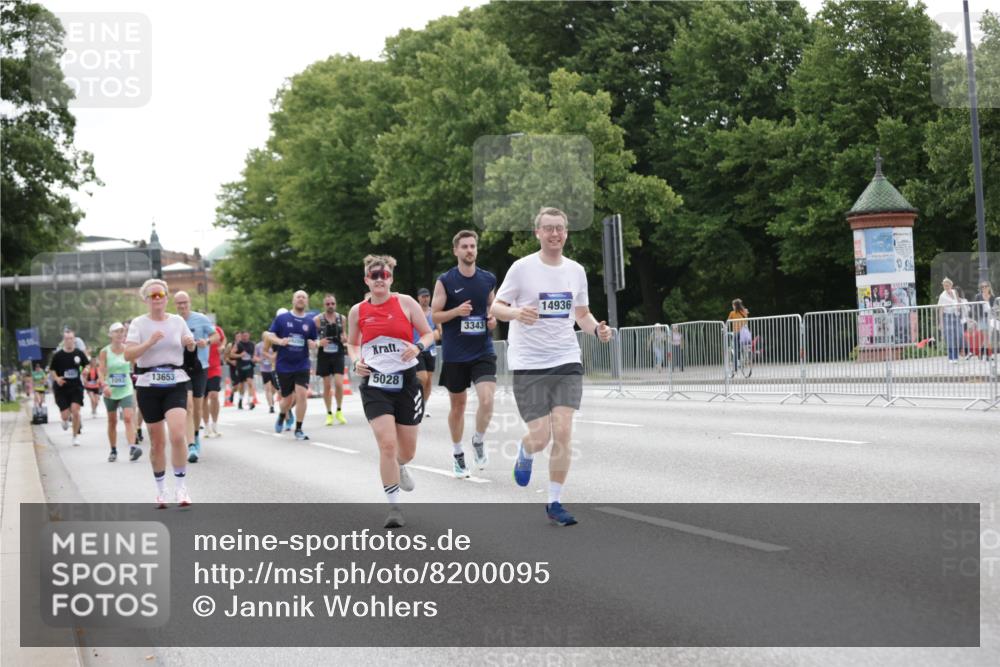 29.06.2025 - hella hamburg halbmarathon Jannik Wohlers http://msf.ph/oto/8200095 29.06.2025 10:25:14 Lombardsbrücke 1093, 1305, 1481, 3343, 3765, 4378, 5028, 8881, 9811, 10845, 10846, 11157, 11662, 12074, 12505, 13653, 13842, 14936, 15283, 16289, 16354, 16381, 16927 meine-sportfotos.de