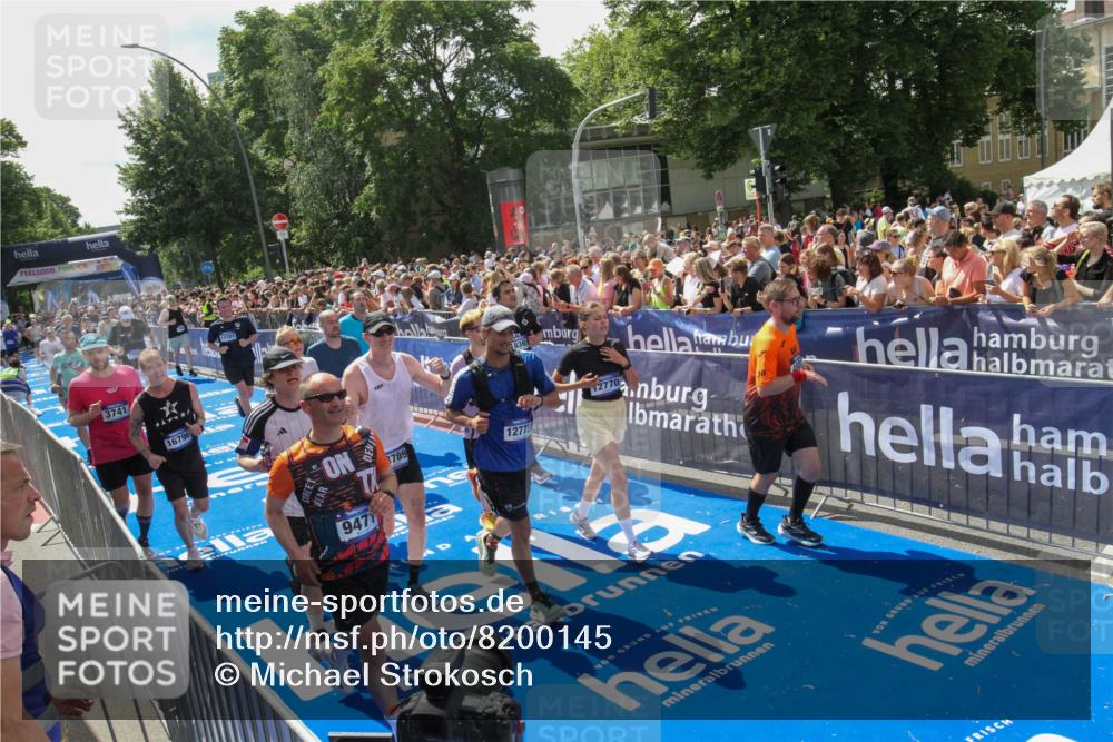 29.06.2025 - hella hamburg halbmarathon Michael Strokosch http://msf.ph/oto/8200145 29.06.2025 11:36:23 Ziel 1298, 1389, 3741, 4802, 5294, 6805, 7789, 9094, 9471, 10652, 10862, 12463, 12562, 12770, 12775, 13473, 13653, 13789, 14158, 15281, 16702, 16796, 18361, 19018 meine-sportfotos.de