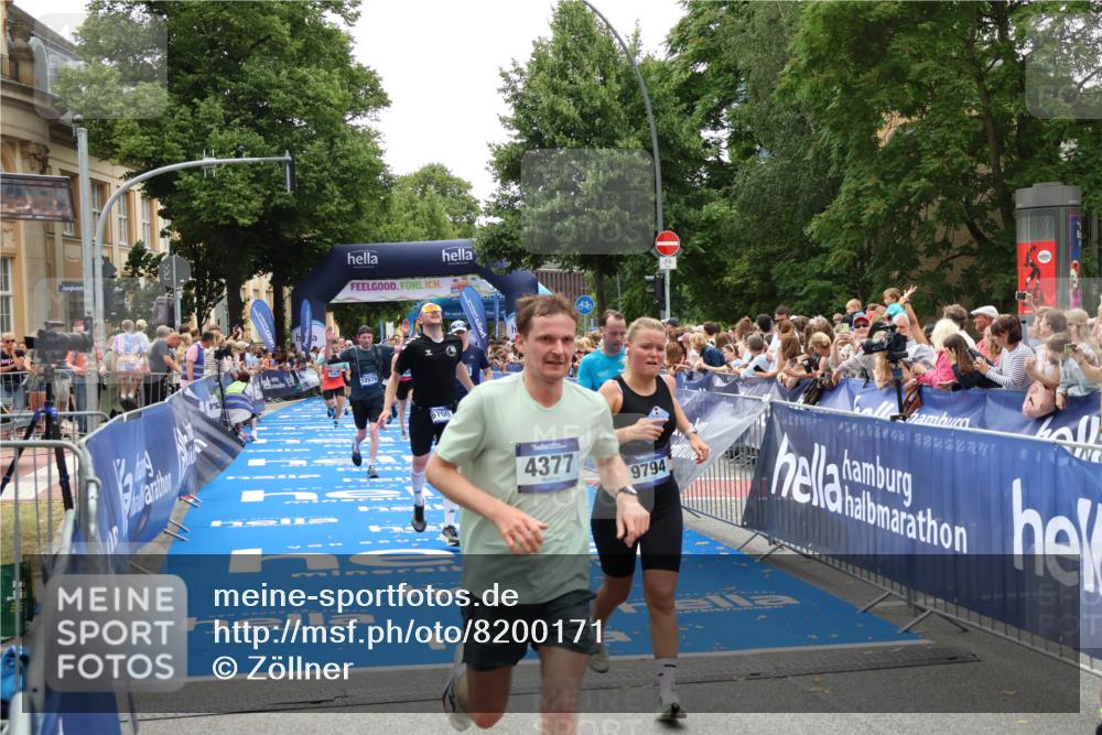 29.06.2025 - hella hamburg halbmarathon Zöllner http://msf.ph/oto/8200171 29.06.2025 10:47:11 Ziel 1460, 2623, 4093, 5472, 6373, 6700, 7908, 9794, 12579, 13007, 15684, 17718 meine-sportfotos.de