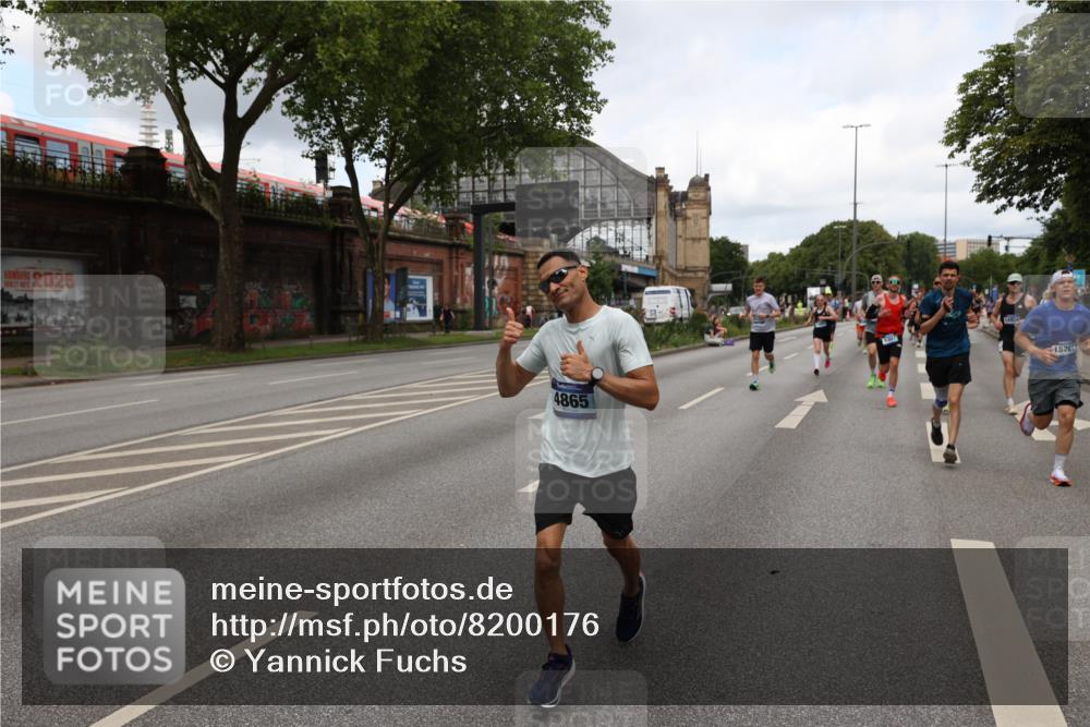 29.06.2025 - hella hamburg halbmarathon Yannick Fuchs http://msf.ph/oto/8200176 29.06.2025 10:31:55 20KM 1290, 2196, 2767, 4860, 4865, 5003, 5042, 5307, 5923, 6047, 6123, 6458, 7310, 7482, 8362, 9178, 9914, 10190, 10451, 10738, 12739, 13141, 13372, 13854, 14387, 14459, 14691, 14934, 15178, 15261, 15410, 15939, 16523, 16992, 17125, 17137, 17658, 18159, 18357, 18384, 18986 meine-sportfotos.de