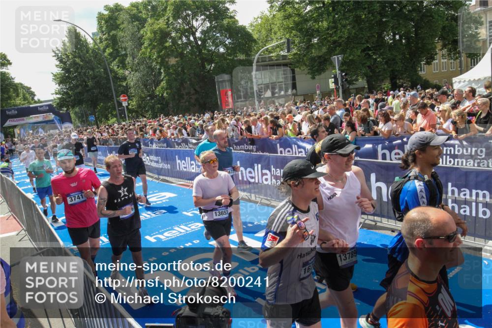 29.06.2025 - hella hamburg halbmarathon Michael Strokosch http://msf.ph/oto/8200241 29.06.2025 11:36:24 Ziel 1298, 1389, 3741, 4802, 5294, 6805, 7789, 9094, 9471, 10652, 10770, 10862, 12463, 12562, 12770, 12775, 13473, 13653, 13789, 14158, 14334, 15281, 16702, 16796, 18361, 19018 meine-sportfotos.de