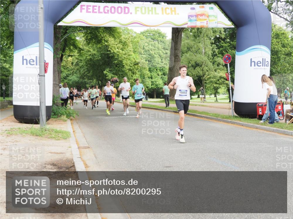 29.06.2025 - hella hamburg halbmarathon MichiJ http://msf.ph/oto/8200295 29.06.2025 10:21:27 Zwischen KM18-KM19 1894, 4812, 5660, 15054, 16065 meine-sportfotos.de
