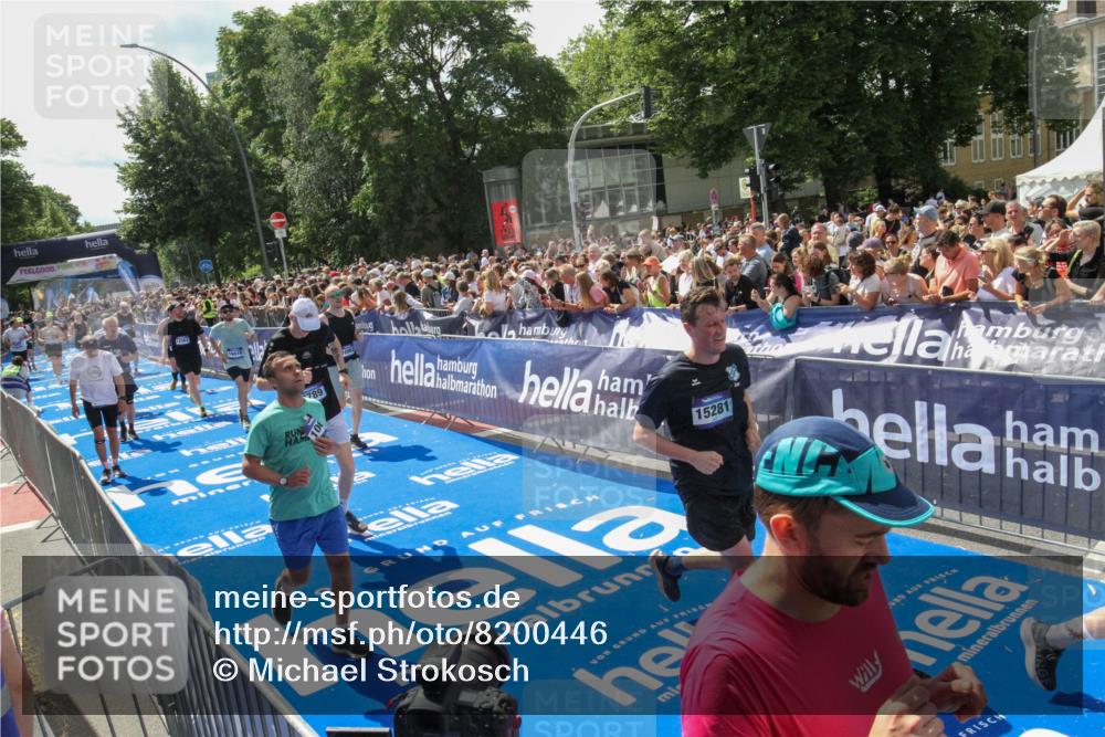 29.06.2025 - hella hamburg halbmarathon Michael Strokosch http://msf.ph/oto/8200446 29.06.2025 11:36:26 Ziel 1224, 1298, 1389, 3741, 5294, 6805, 7789, 9054, 9055, 9094, 10652, 10770, 10862, 12463, 12562, 13473, 14334, 15281, 19018 meine-sportfotos.de