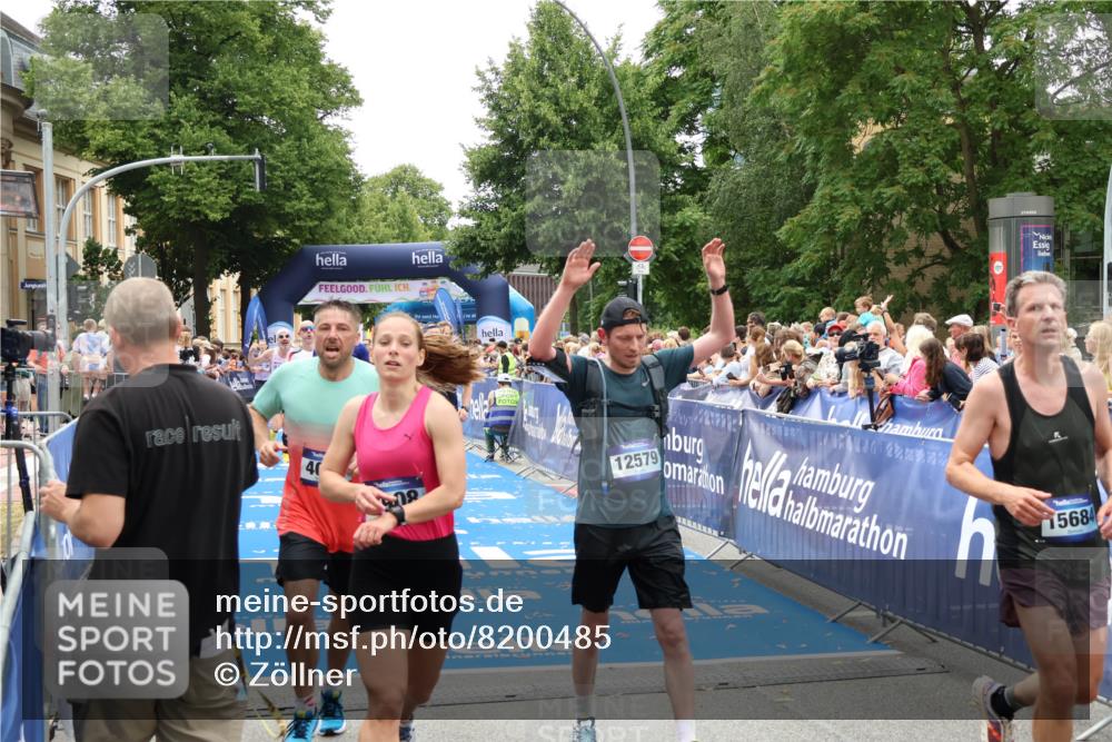 29.06.2025 - hella hamburg halbmarathon Zöllner http://msf.ph/oto/8200485 29.06.2025 10:47:16 Ziel 2623, 4093, 6134, 6373, 6716, 7480, 7908, 10208, 10211, 13007, 13672, 15684, 16286, 17718, 17915, 18856 meine-sportfotos.de
